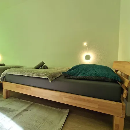 Happyside Travel&work #1 O Wlan O 6 Einzelbetten Apartmán *